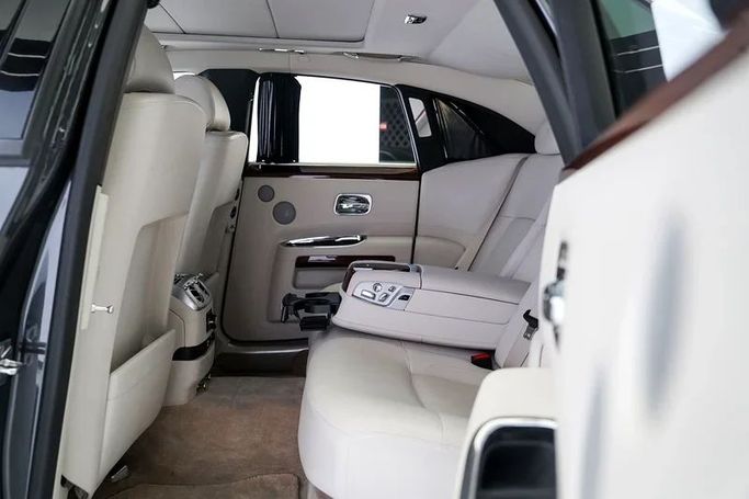 Used Rolls-Royce Ghost I, 6.6 l, 2010 in Dubai by Exotic Cars, Blue color. Other | AUTO.AE