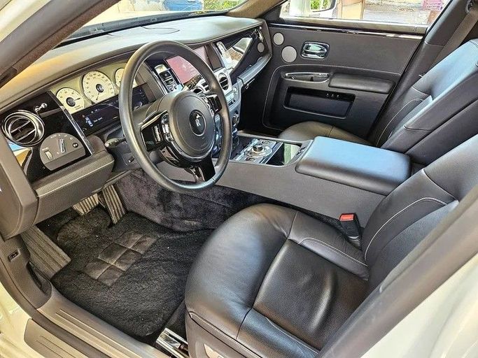 Used Rolls-Royce Ghost I, 6.6 l, 2011 in Dubai by Irfan Motors, White color. Japanese Specs | AUTO.AE