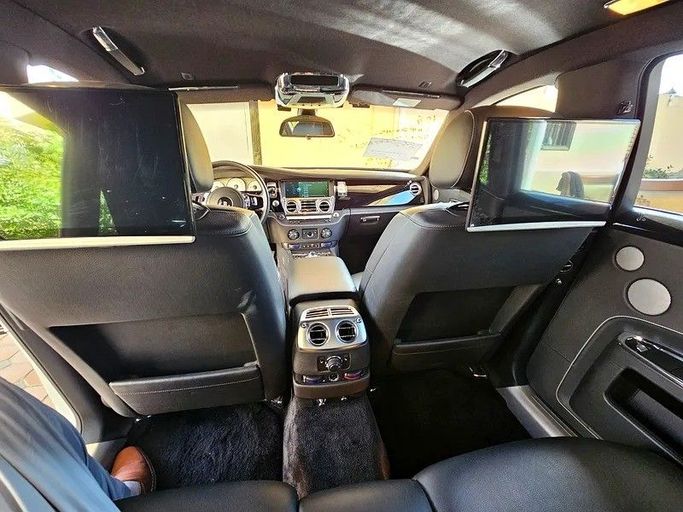 Used Rolls-Royce Ghost I, 6.6 l, 2011 in Dubai by Irfan Motors, White color. Japanese Specs | AUTO.AE