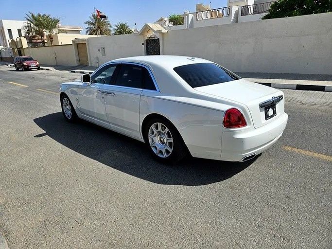 Used Rolls-Royce Ghost I, 6.6 l, 2011 in Dubai by Irfan Motors, White color. Japanese Specs | AUTO.AE