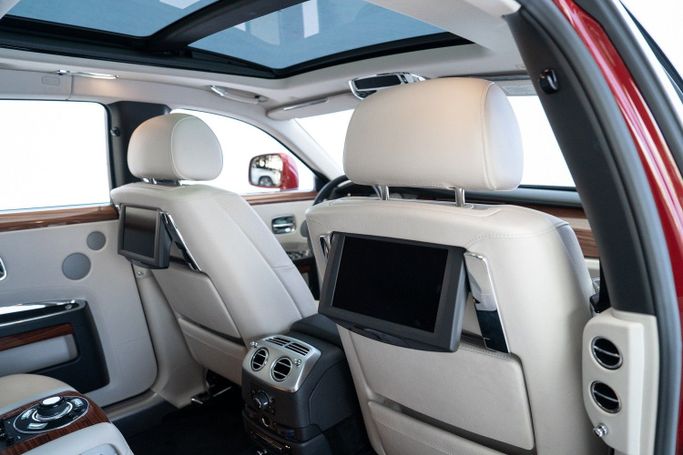 Used Rolls-Royce Ghost I, 6.6 l, 2011 in Dubai by Exotic Cars, Red color. Other | AUTO.AE