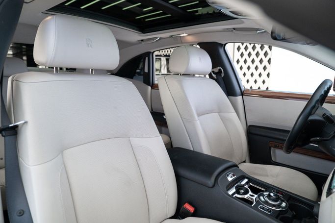 Used Rolls-Royce Ghost I, 6.6 l, 2011 in Dubai by Exotic Cars, Red color. Other | AUTO.AE