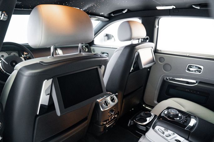 Used Rolls-Royce Ghost I Facelift (Series II), 6.6 l, 2019 in Dubai by Exotic Cars, Silver color. Other | AUTO.AE