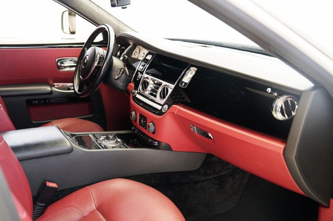 Used Rolls-Royce Ghost I, 6.6 l, 2011 in Dubai by Exotic Cars, White color. Other | AUTO.AE