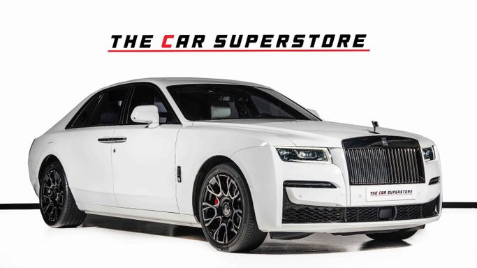Подержанный Rolls-Royce Ghost Black Badge II, 6.7 л, 2022 в Дубае от The Car Superstore Белый цвет. GCC | AUTO.AE