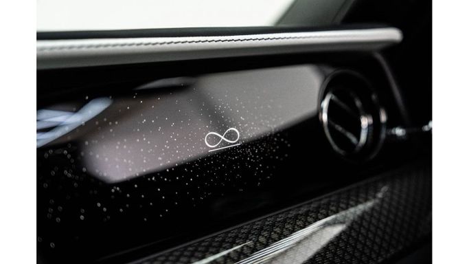 Подержанный Rolls-Royce Ghost Black Badge II, 6.7 л, 2022 в Дубае от The Car Superstore Белый цвет. GCC | AUTO.AE