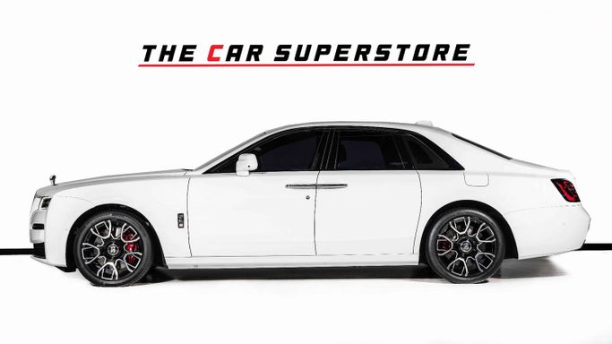 Подержанный Rolls-Royce Ghost Black Badge II, 6.7 л, 2022 в Дубае от The Car Superstore Белый цвет. GCC | AUTO.AE