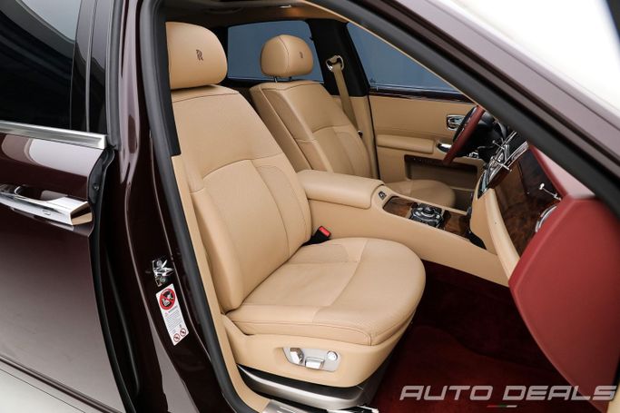 Подержанный Rolls-Royce Ghost I, 6.6 л, 2013 в Дубае от AUTO DEALS Фиолетовый цвет. GCC | AUTO.AE