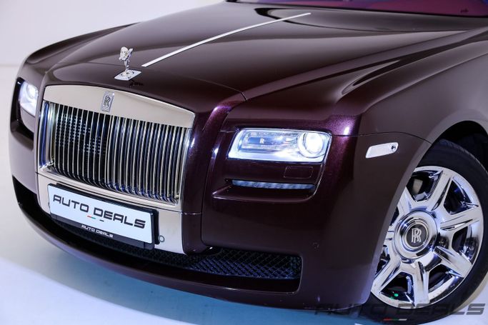 Подержанный Rolls-Royce Ghost I, 6.6 л, 2013 в Дубае от AUTO DEALS Фиолетовый цвет. GCC | AUTO.AE