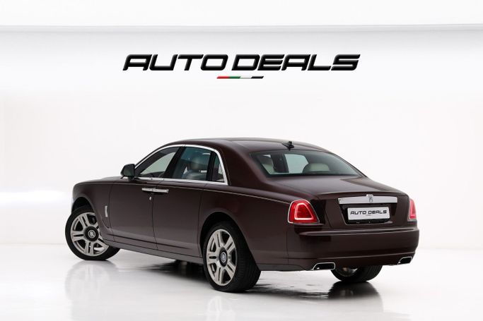Подержанный Rolls-Royce Ghost I Рестайлинг (Series II), 6.6 л, 2016 в Дубае от AUTO DEALS Красный цвет. GCC | AUTO.AE