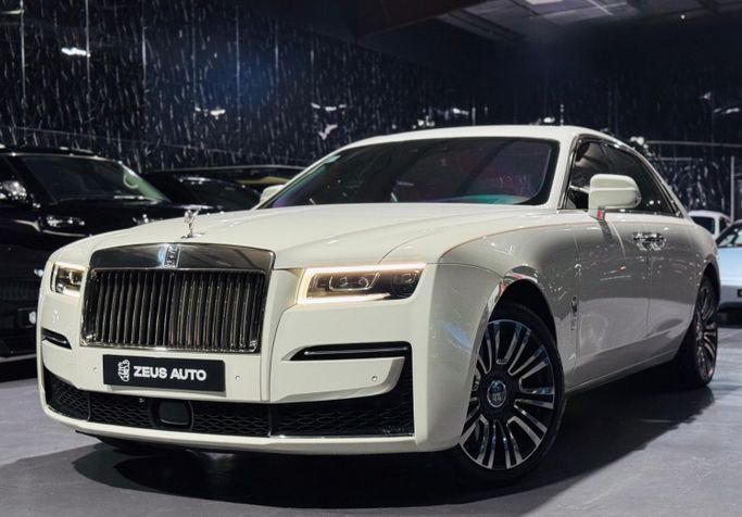 Новый Rolls-Royce Ghost II, 6.7 л, 2022 в Дубае от Zeus Motors Белый цвет. GCC | AUTO.AE