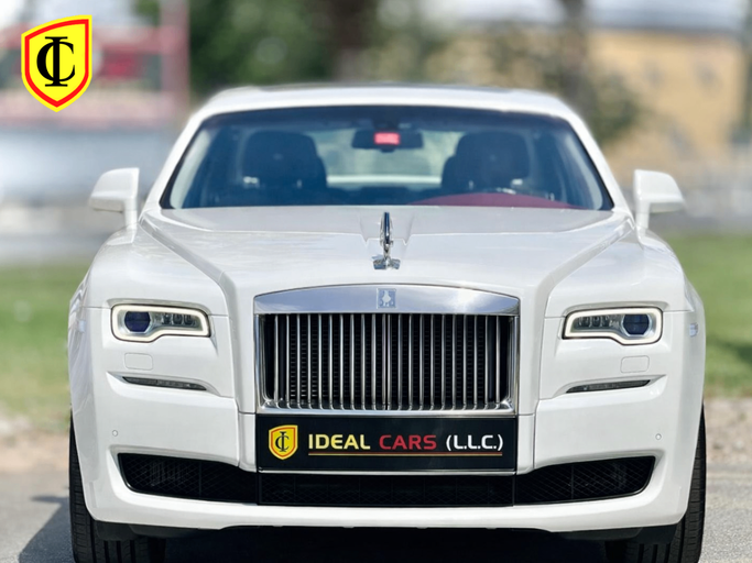 مستعملة Rolls-Royce Ghost Black Badge I Facelift (السلسلة الثانية), 6.6 l, 2017 في في دبي من Ideal Cars LLC، اللون أبيض. مواصفات الخليج | AUTO.AE