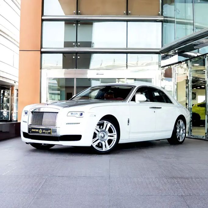 Подержанный Rolls-Royce Ghost I Рестайлинг (Series II), 6.6 л, 2015 в Дубае от Q Motors Белый цвет. GCC | AUTO.AE | Объявление #263523