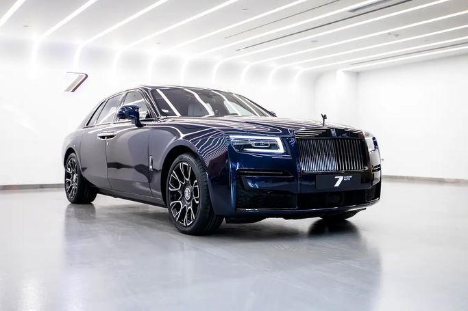 Подержанный Rolls-Royce Ghost Black Badge RR21, 6.7 л, 2024 в ОАЭ, Дубай от 7 Luxury Auto Тёмно-синий цвет. GCC | AUTO.AE | Объявление #281693 — фото 2 из 17