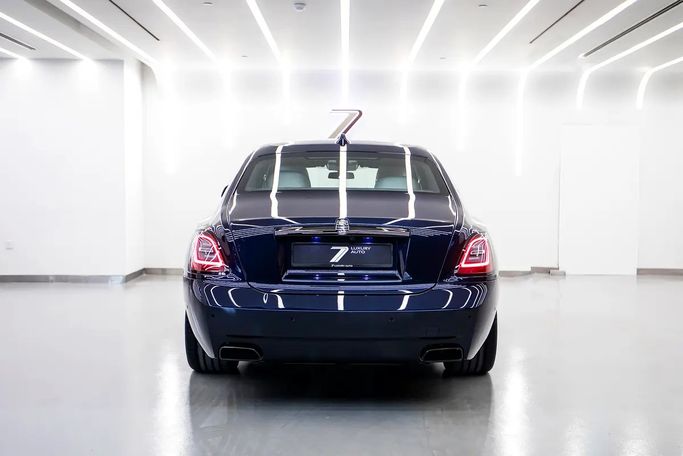 Подержанный Rolls-Royce Ghost Black Badge RR21, 6.7 л, 2024 в ОАЭ, Дубай от 7 Luxury Auto Тёмно-синий цвет. GCC | AUTO.AE | Объявление #281693 — фото 3 из 17