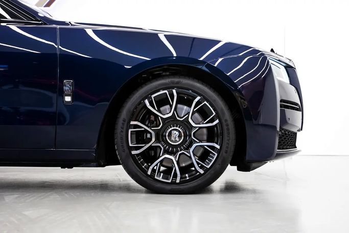 Подержанный Rolls-Royce Ghost Black Badge RR21, 6.7 л, 2024 в ОАЭ, Дубай от 7 Luxury Auto Тёмно-синий цвет. GCC | AUTO.AE | Объявление #281693 — фото 7 из 17