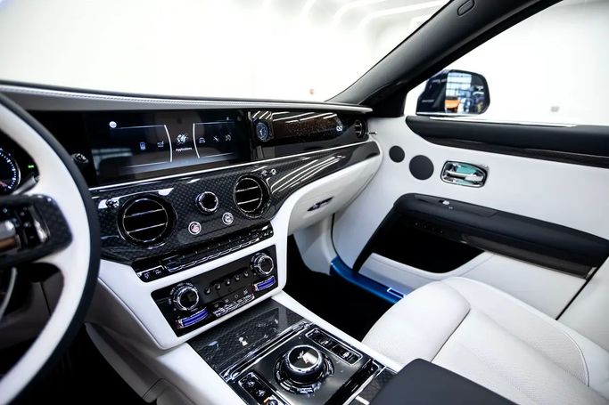 Подержанный Rolls-Royce Ghost Black Badge RR21, 6.7 л, 2024 в ОАЭ, Дубай от 7 Luxury Auto Тёмно-синий цвет. GCC | AUTO.AE | Объявление #281693 — фото 17 из 17