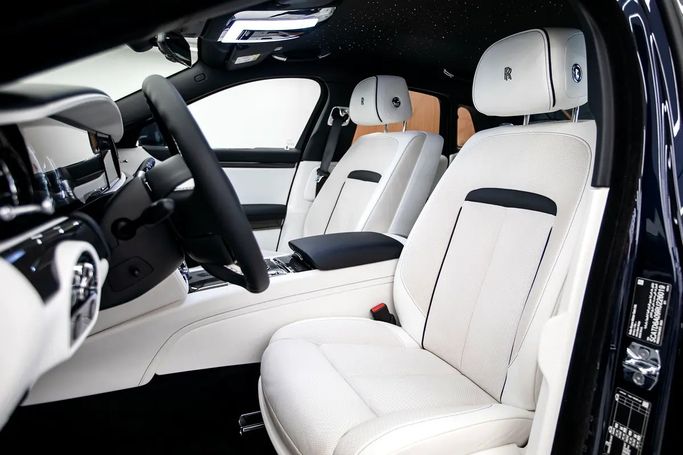 Подержанный Rolls-Royce Ghost Black Badge RR21, 6.7 л, 2024 в ОАЭ, Дубай от 7 Luxury Auto Тёмно-синий цвет. GCC | AUTO.AE | Объявление #281693 — фото 9 из 17