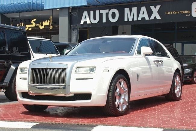 مستعملة ⁦Rolls-Royce Ghost RR4، 6.6 l، 2013⁩ في في الإمارات, دبي من Auto Max used Car Trading LLC، اللون أبيض. مواصفات الخليج | AUTO.AE | إعلان #287576