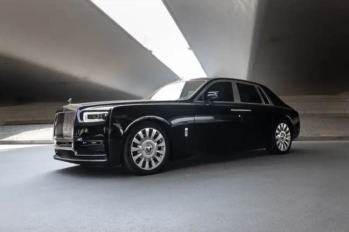 Rolls-Royce Phantom VIII, 2026 седан бизнес класса в Дубае от Speed Urus Rent A Car черный цвет | AUTO.AE | Объявление #1557