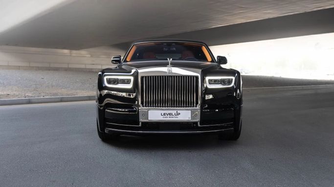Rolls-Royce Phantom ثامناً, 2023 رجال الأعمال سيدان للتأجير في في دبي من LeveL Up Car Rental ، اللون أسود | AUTO.AE | إعلان #1688
