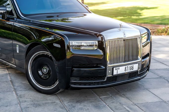 Rolls-Royce Phantom Extended VIII, 2025 business sedan long for rent in Dubai by POF RENTAL, black color | AUTO.AE