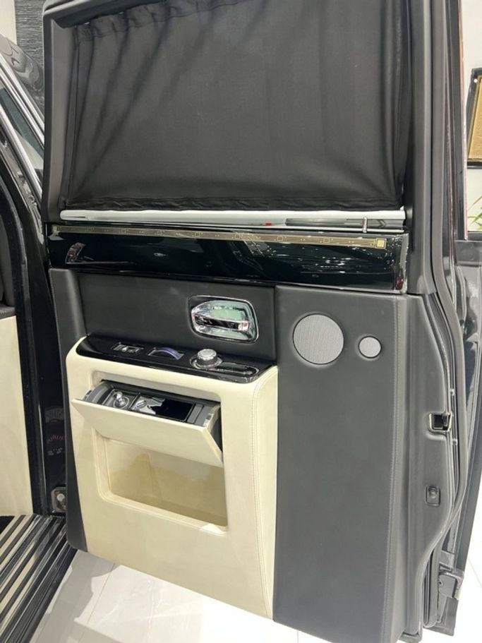 Подержанный Rolls-Royce Phantom VII Рестайлинг (Series II), 6.7 л, 2013 в Дубае от Quatro Motors Черный цвет.  | AUTO.AE