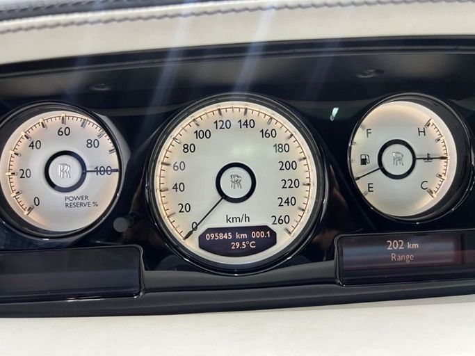 Подержанный Rolls-Royce Phantom VII Рестайлинг (Series II), 6.7 л, 2013 в Дубае от Quatro Motors Черный цвет.  | AUTO.AE