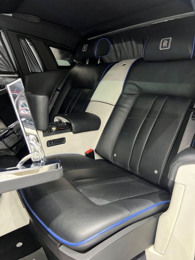 Подержанный Rolls-Royce Phantom VII Рестайлинг (Series II), 6.7 л, 2013 в Дубае от Quatro Motors Черный цвет.  | AUTO.AE