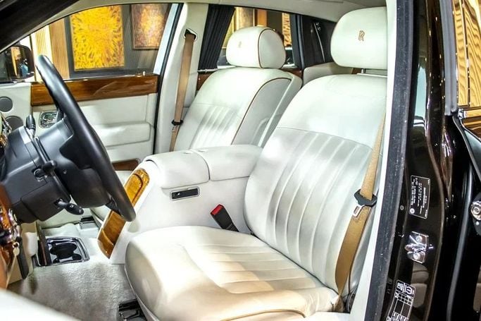 Подержанный Rolls-Royce Phantom VII, 6.7 л, 2011 в Дубае от 8 Ba Motors Черный цвет. GCC | AUTO.AE