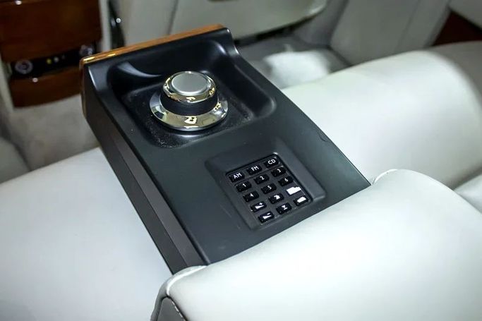 Подержанный Rolls-Royce Phantom VII, 6.7 л, 2011 в Дубае от 8 Ba Motors Черный цвет. GCC | AUTO.AE