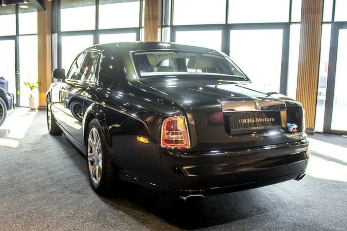 Подержанный Rolls-Royce Phantom VII, 6.7 л, 2011 в Дубае от 8 Ba Motors Черный цвет. GCC | AUTO.AE