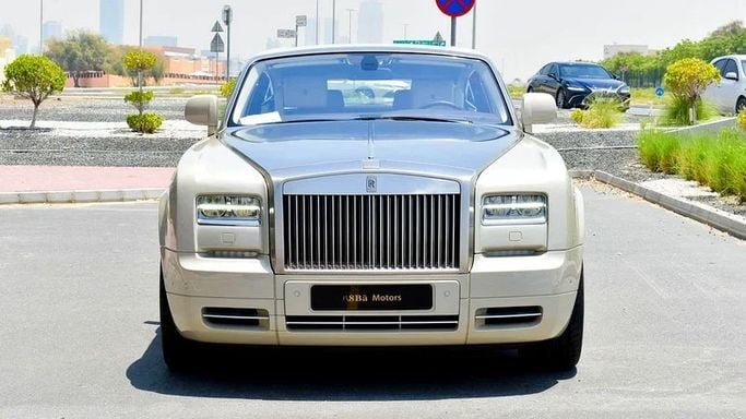 Подержанный Rolls-Royce Phantom VII Рестайлинг (Series II), 6.7 л, 2016 в Дубае от 8 Ba Motors Бежевый цвет. GCC | AUTO.AE