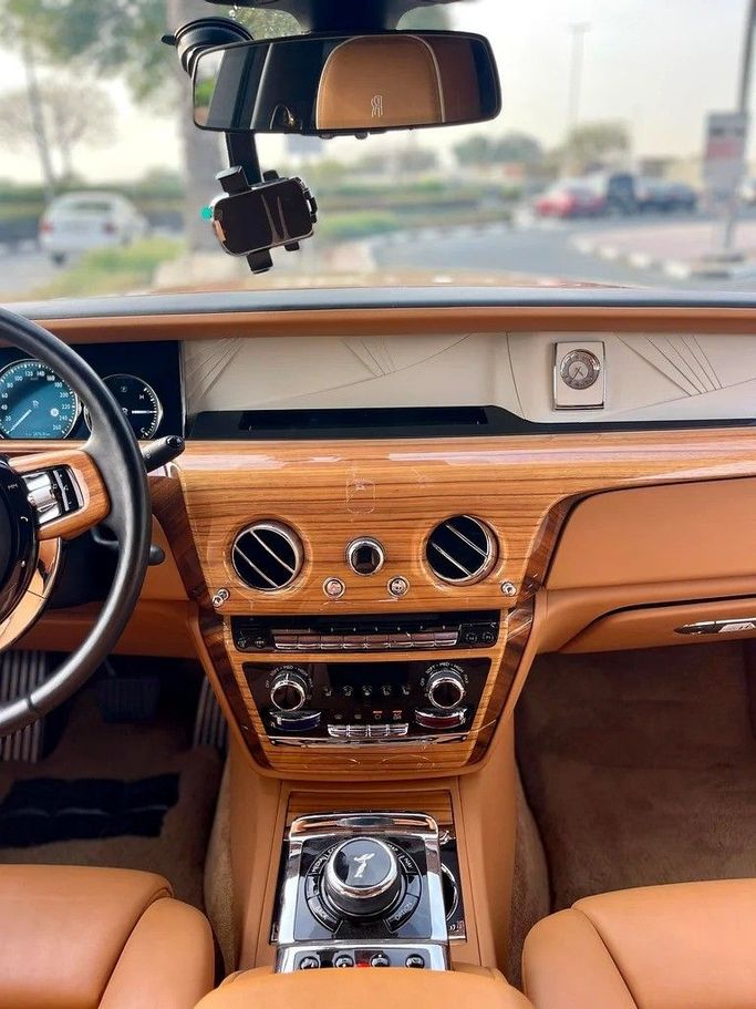 Used Rolls-Royce Phantom VIII, 6.7 l, 2018 in Dubai by 66 Motors, White color. GCC Specs | AUTO.AE