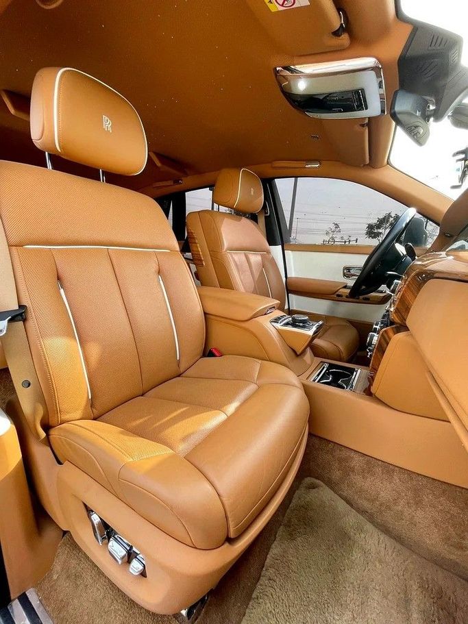 Used Rolls-Royce Phantom VIII, 6.7 l, 2018 in Dubai by 66 Motors, White color. GCC Specs | AUTO.AE