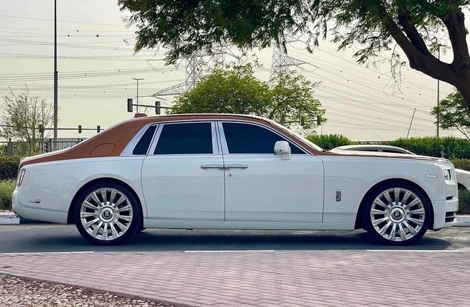 Used Rolls-Royce Phantom VIII, 6.7 l, 2018 in Dubai by 66 Motors, White color. GCC Specs | AUTO.AE