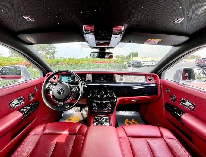 Подержанный Rolls-Royce Phantom VIII, 6.7 л, 2019 в Дубае от 66 Motors Другой цвет цвет. GCC | AUTO.AE