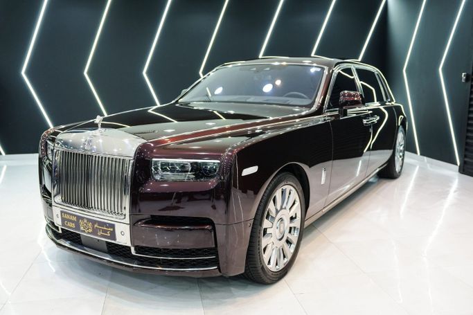 Подержанный Rolls-Royce Phantom VIII, 6.7 л, 2023 в Дубае от Sanam Cars Тёмно-бордовый цвет. GCC | AUTO.AE