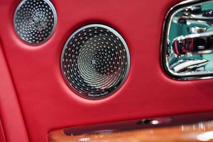 Подержанный Rolls-Royce Phantom VIII, 6.7 л, 2023 в Дубае от Sanam Cars Тёмно-бордовый цвет. GCC | AUTO.AE