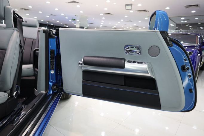 Used Rolls-Royce Phantom VII Facelift (Series II), 6.7 l, 2015 in Dubai by Sanam Cars, Light Blue color. GCC Specs | AUTO.AE