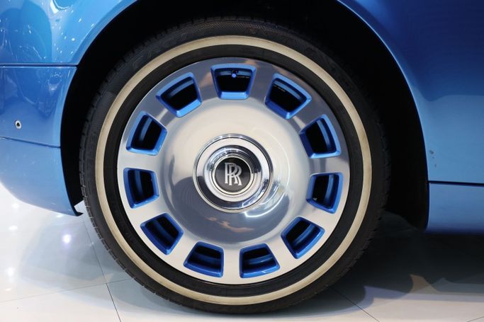 Used Rolls-Royce Phantom VII Facelift (Series II), 6.7 l, 2015 in Dubai by Sanam Cars, Light Blue color. GCC Specs | AUTO.AE