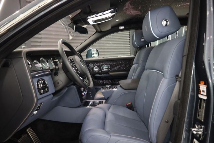 Used Rolls-Royce Phantom VIII, 6.7 l, 2021 in Dubai by Sanam Cars, Blue color. GCC Specs | AUTO.AE