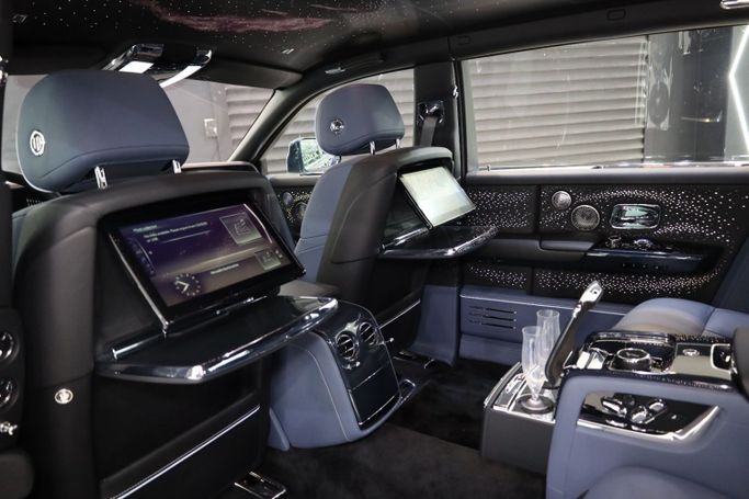 Used Rolls-Royce Phantom VIII, 6.7 l, 2021 in Dubai by Sanam Cars, Blue color. GCC Specs | AUTO.AE