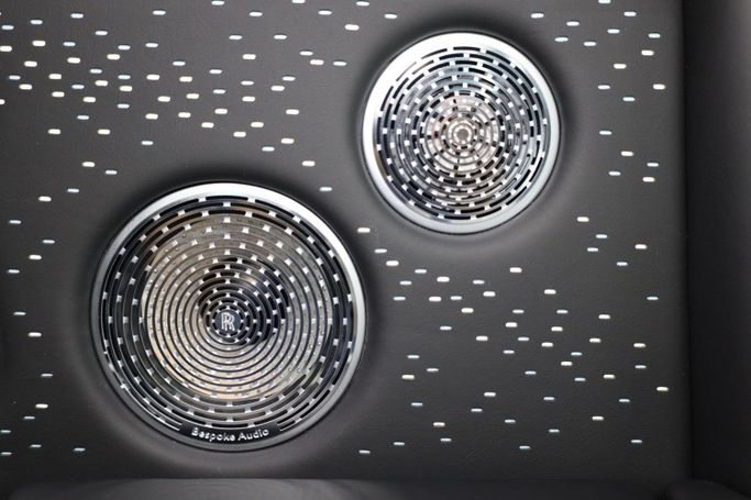 Used Rolls-Royce Phantom VIII, 6.7 l, 2021 in Dubai by Sanam Cars, Blue color. GCC Specs | AUTO.AE