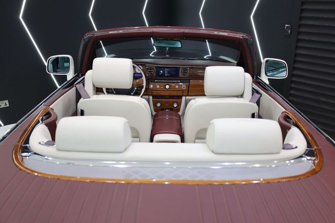 Подержанный Rolls-Royce Phantom VIII, 6.7 л, 2017 в Дубае от Sanam Cars Белый цвет. GCC | AUTO.AE