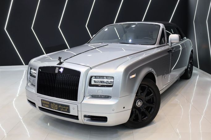 Подержанный Rolls-Royce Phantom VII Рестайлинг (Series II), 6.7 л, 2013 в Дубае от Sanam Cars Серебристый цвет. GCC | AUTO.AE