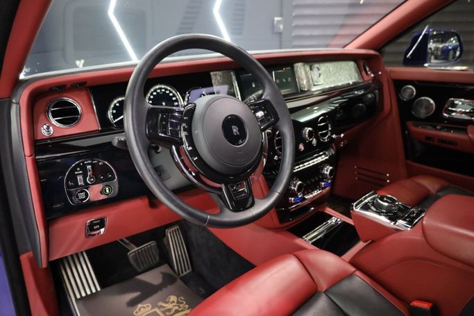 Подержанный Rolls-Royce Phantom VIII, 6.7 л, 2018 в Дубае от Sanam Cars Синий цвет. GCC | AUTO.AE