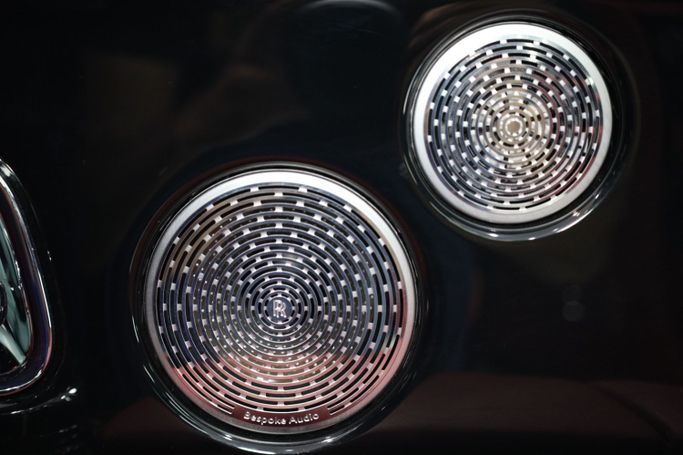 Подержанный Rolls-Royce Phantom VIII, 6.7 л, 2018 в Дубае от Sanam Cars Синий цвет. GCC | AUTO.AE