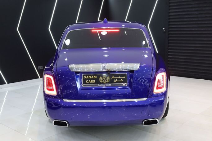 Подержанный Rolls-Royce Phantom VIII, 6.7 л, 2018 в Дубае от Sanam Cars Синий цвет. GCC | AUTO.AE