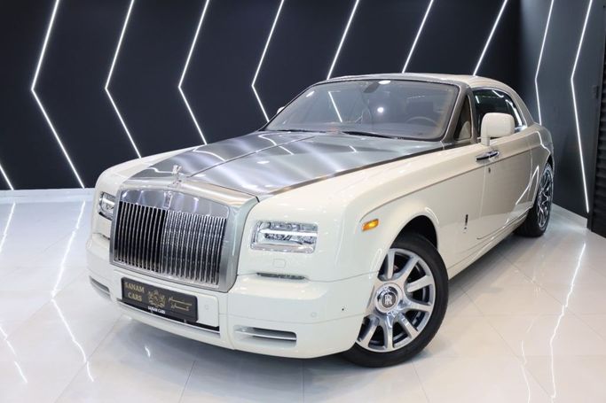 Подержанный Rolls-Royce Phantom VII Рестайлинг (Series II), 6.7 л, 2013 в Дубае от Sanam Cars Белый цвет. GCC | AUTO.AE